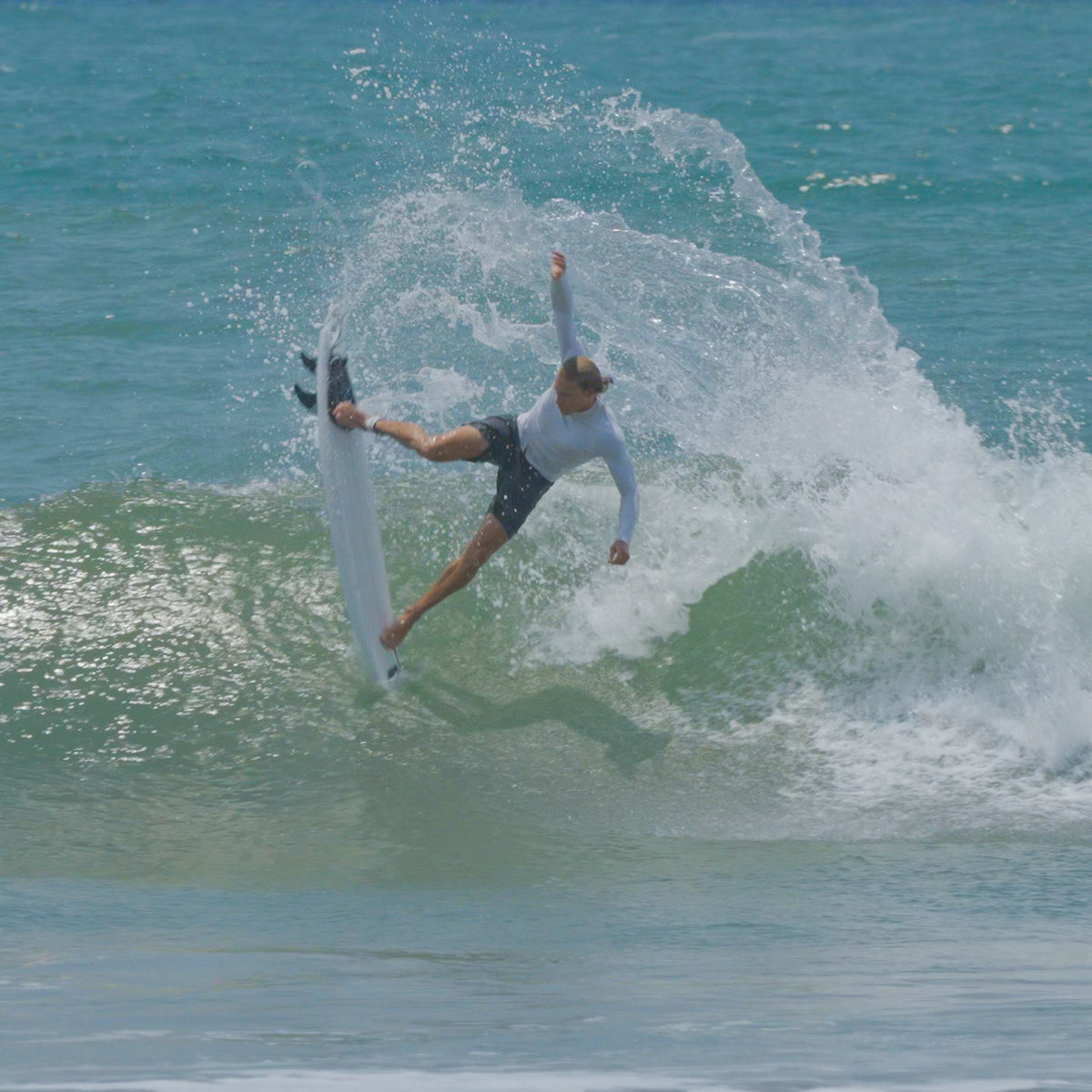 Letty Mortensen reversing his 421 Fish - Rusty Surfboards - Mexico